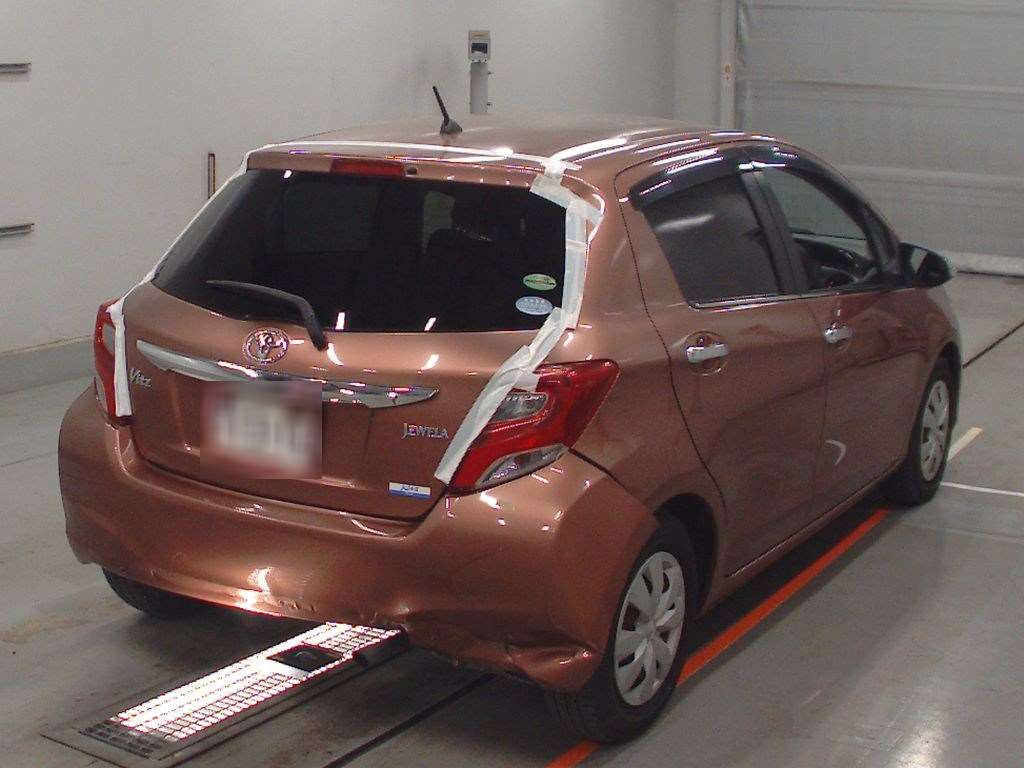 2014 Toyota Vitz NSP130[1]