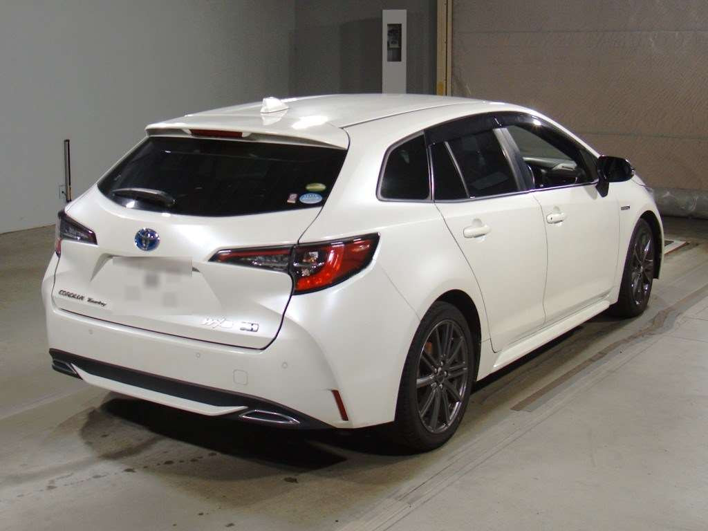 2020 Toyota Corolla Touring Wagon ZWE211W[1]