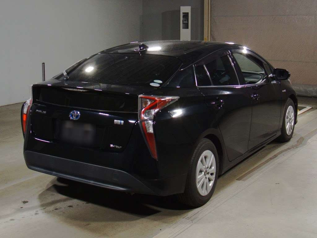 2016 Toyota Prius ZVW55[1]