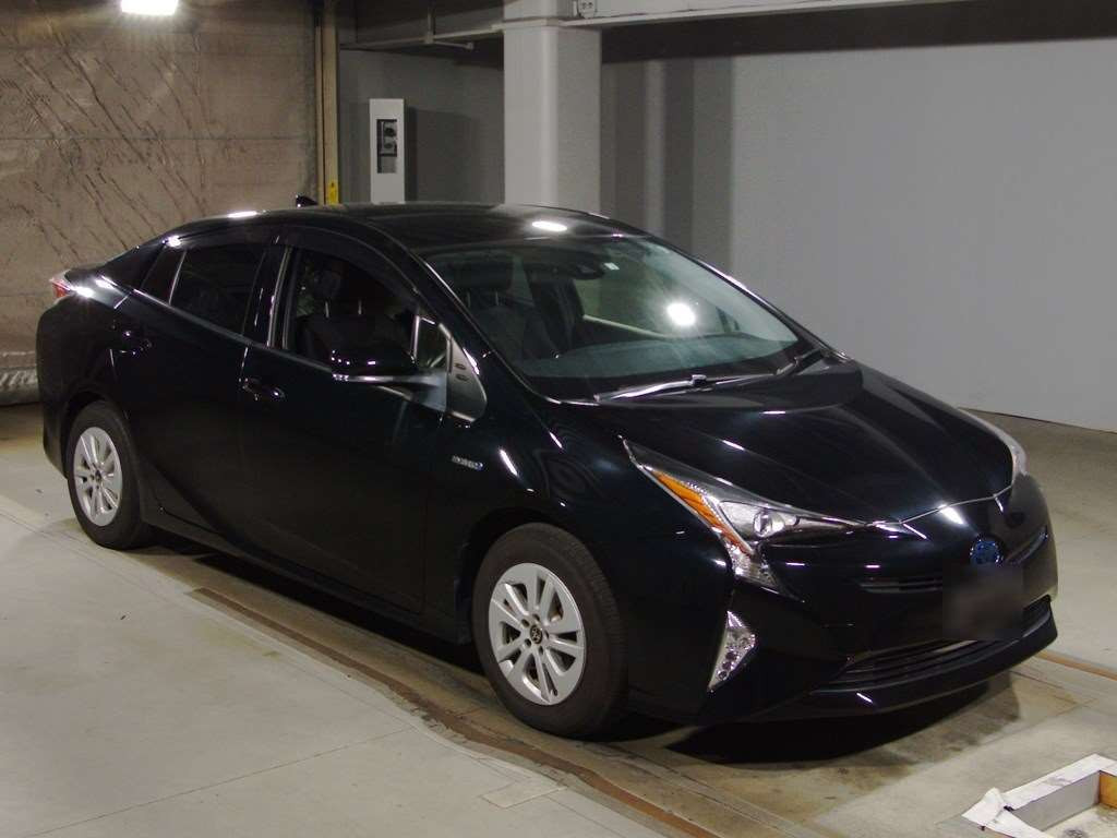 2016 Toyota Prius ZVW55[2]