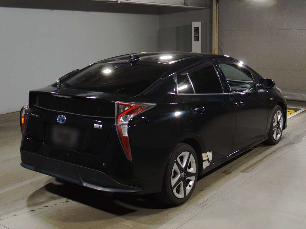 2016 Toyota Prius ZVW50[1]