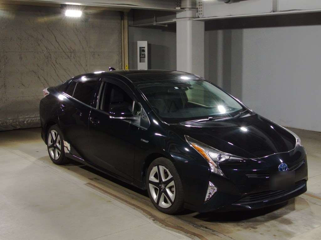 2016 Toyota Prius ZVW50[2]