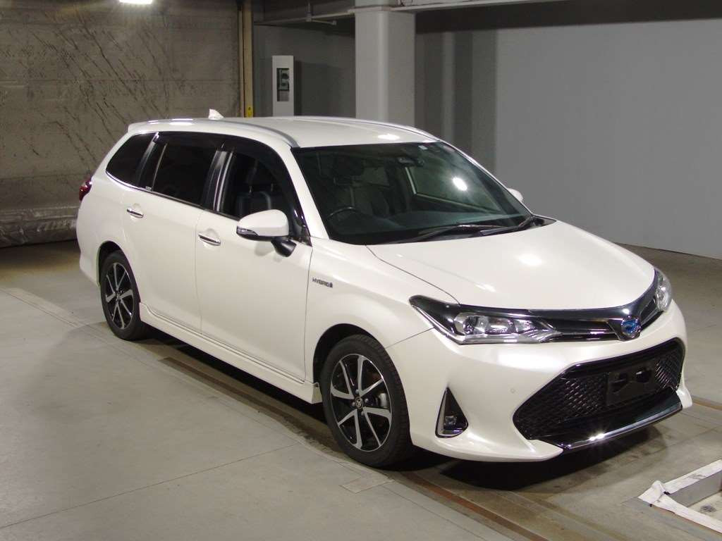 2017 Toyota Corolla Fielder NKE165G[2]