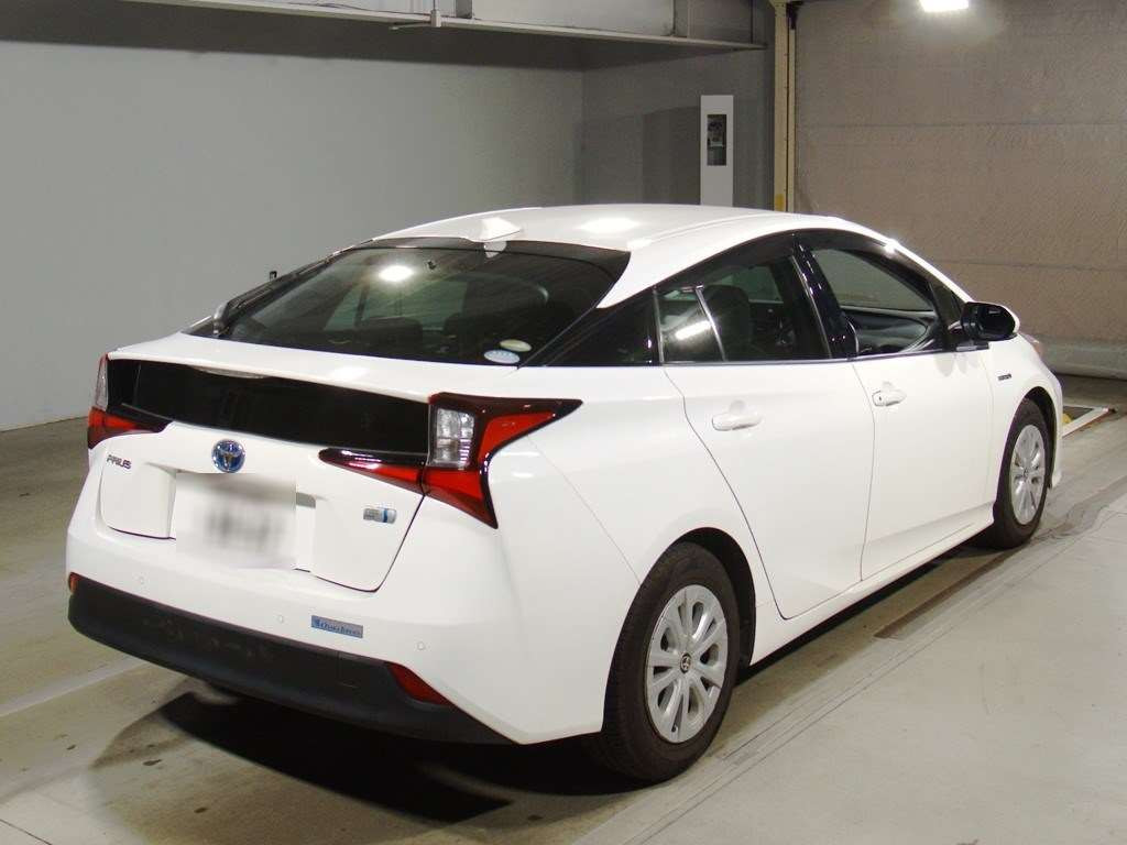 2019 Toyota Prius ZVW51[1]