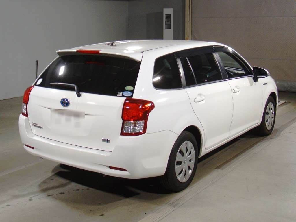 2013 Toyota Corolla Fielder NKE165G[1]