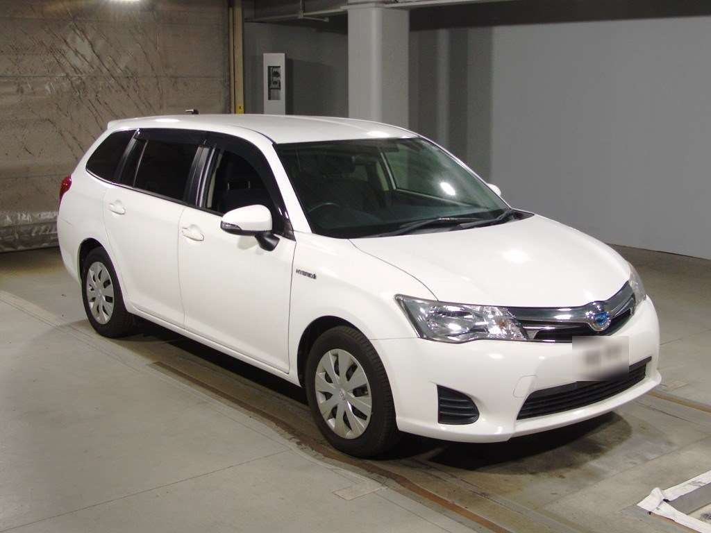 2013 Toyota Corolla Fielder NKE165G[2]