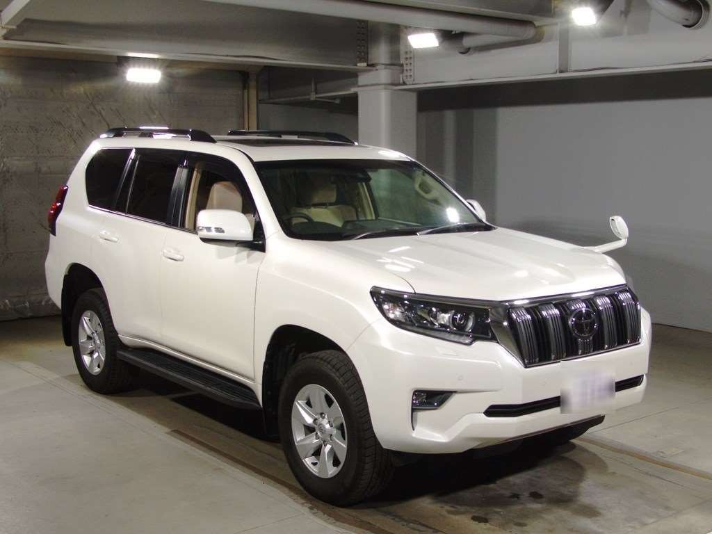 2022 Toyota Land Cruiser Prado TRJ150W[2]