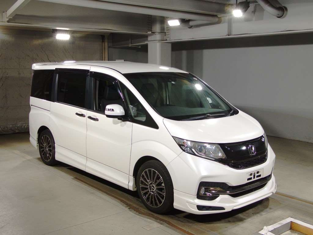 2015 Honda Step WGN Spada RP3[2]