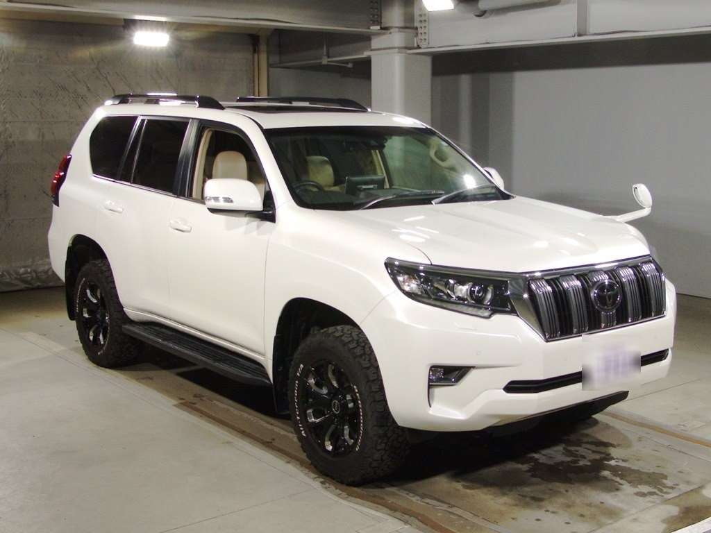 2022 Toyota Land Cruiser Prado TRJ150W[2]