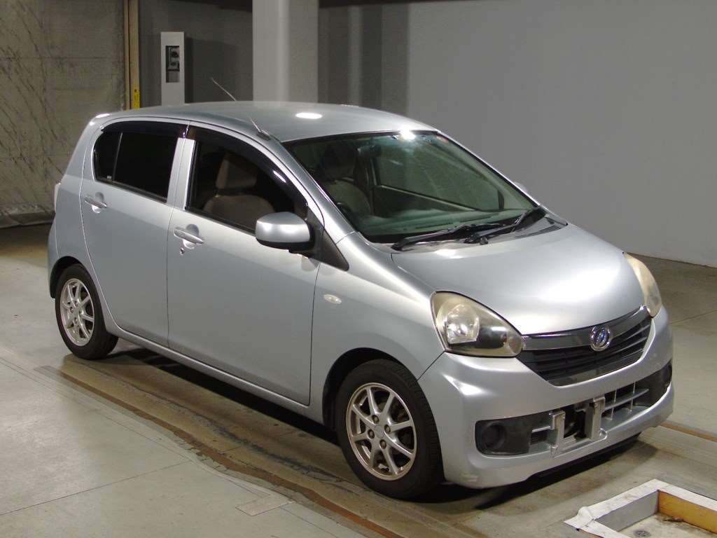 2013 Daihatsu Mira es LA300S[2]