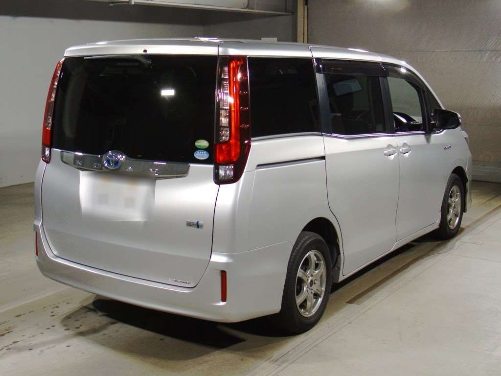 2015 Toyota Noah ZWR80G[1]