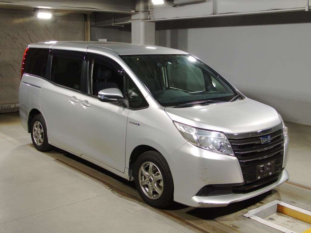 2015 Toyota Noah ZWR80G[2]