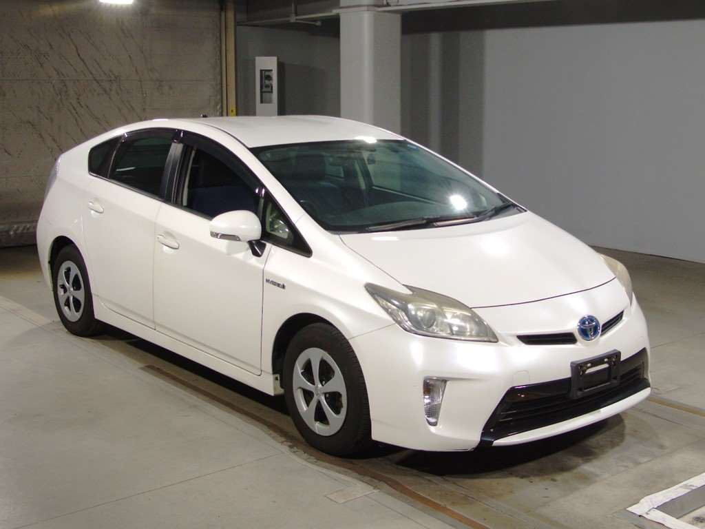 2013 Toyota Prius ZVW30[2]