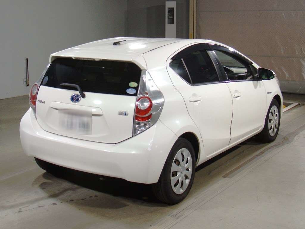 2012 Toyota Aqua NHP10[1]