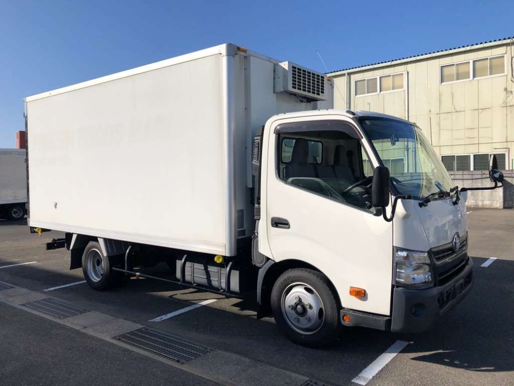 2017 Toyota Toyoace Truck XZU710[2]