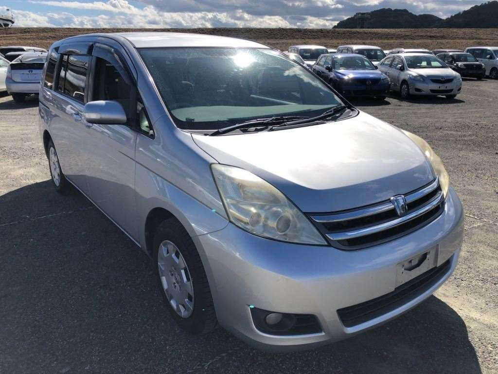 2008 Toyota Isis ZNM10G[2]