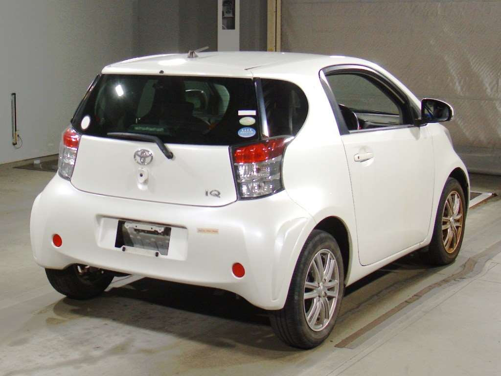 2009 Toyota iQ KGJ10[1]