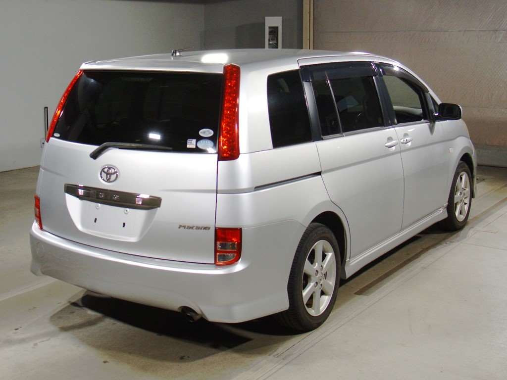 2006 Toyota Isis ANM10W[1]