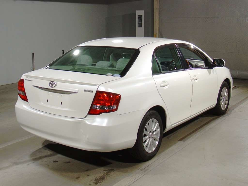 2010 Toyota Corolla Axio ZRE142[1]