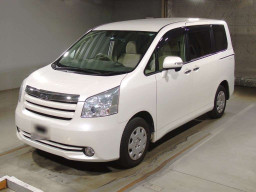 2010 Toyota Noah