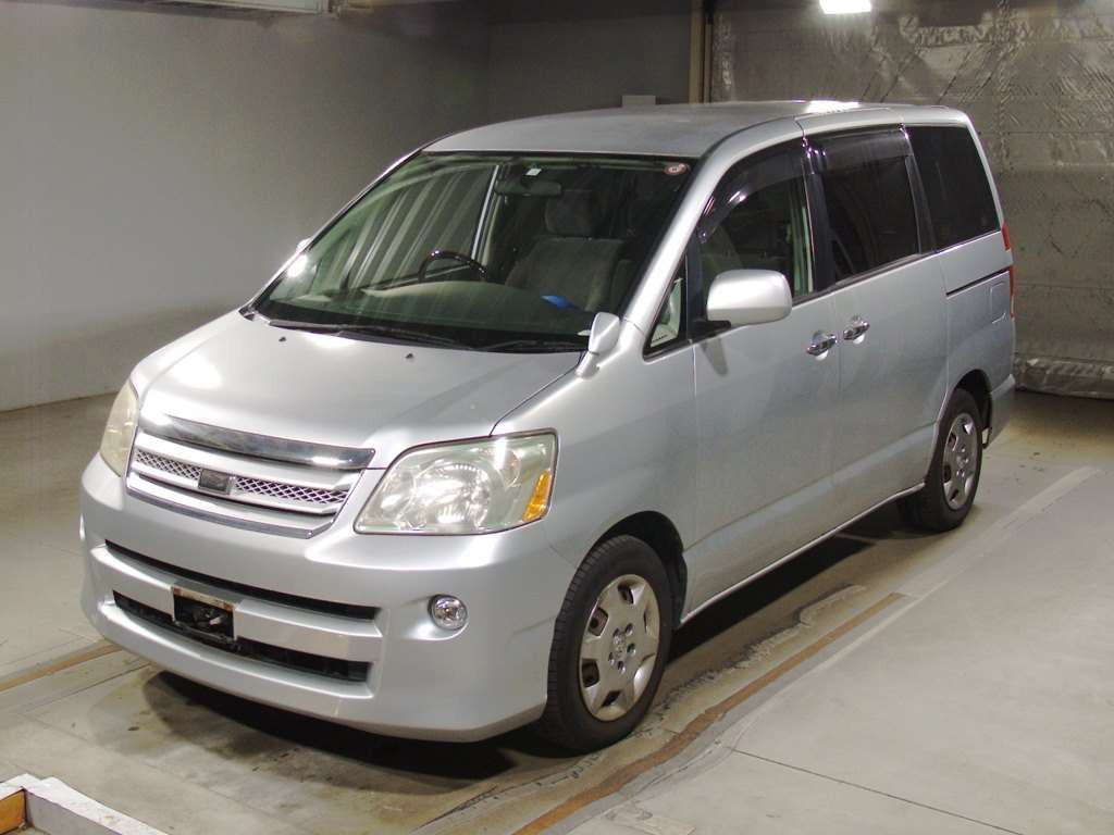 2006 Toyota Noah AZR60G[0]