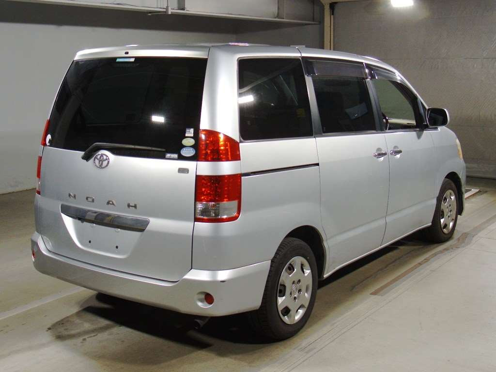 2006 Toyota Noah AZR60G[1]