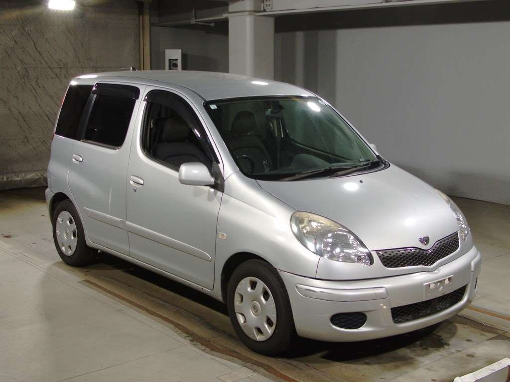 2005 Toyota Fun Cargo NCP20[2]