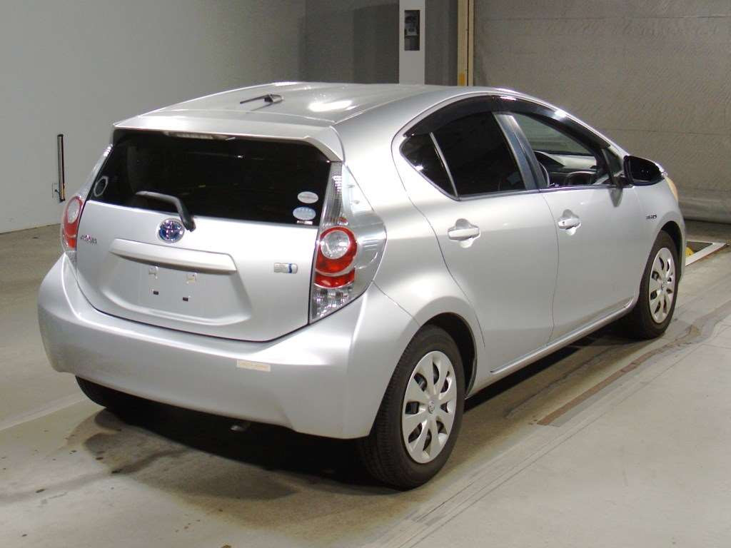 2012 Toyota Aqua NHP10[1]