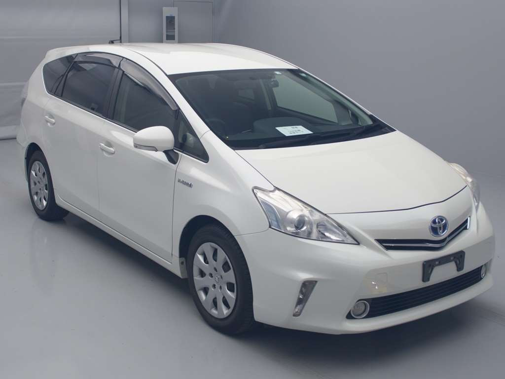 2012 Toyota Prius alpha ZVW41W[2]