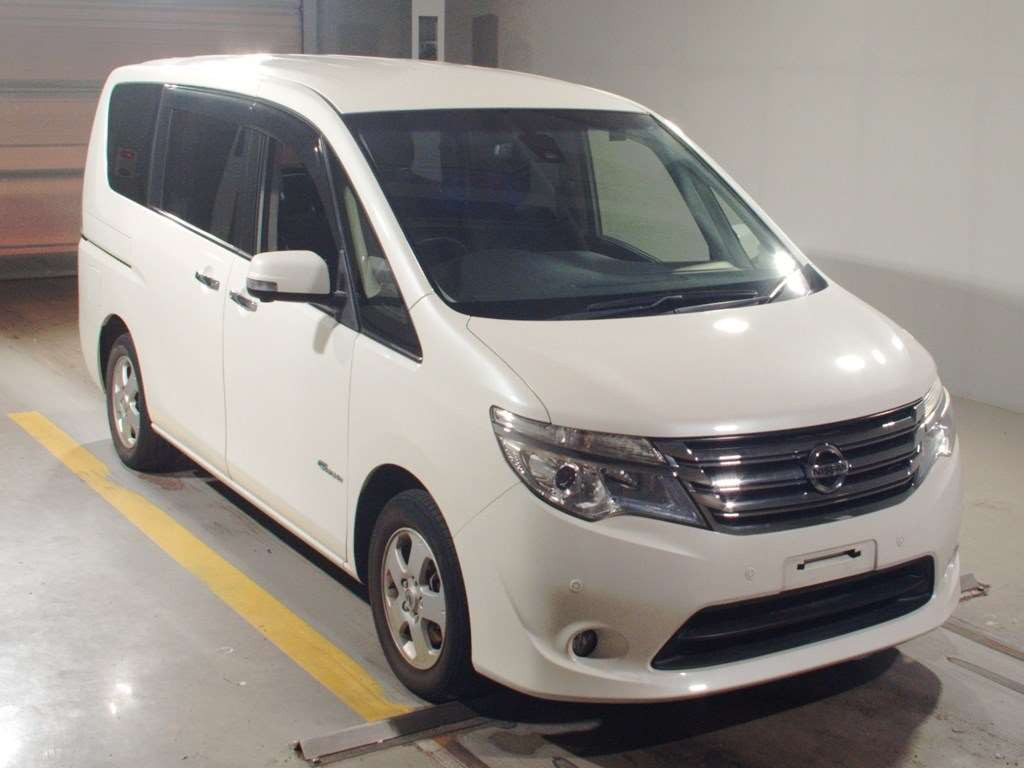 2015 Nissan Serena HC26[2]