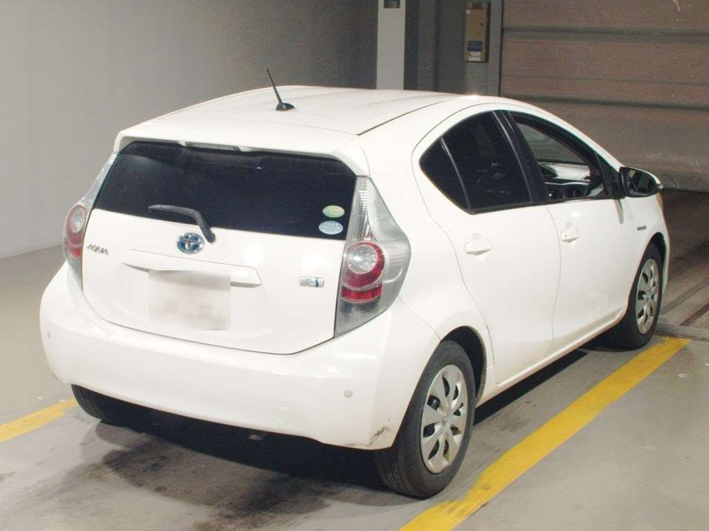 2012 Toyota Aqua NHP10[1]