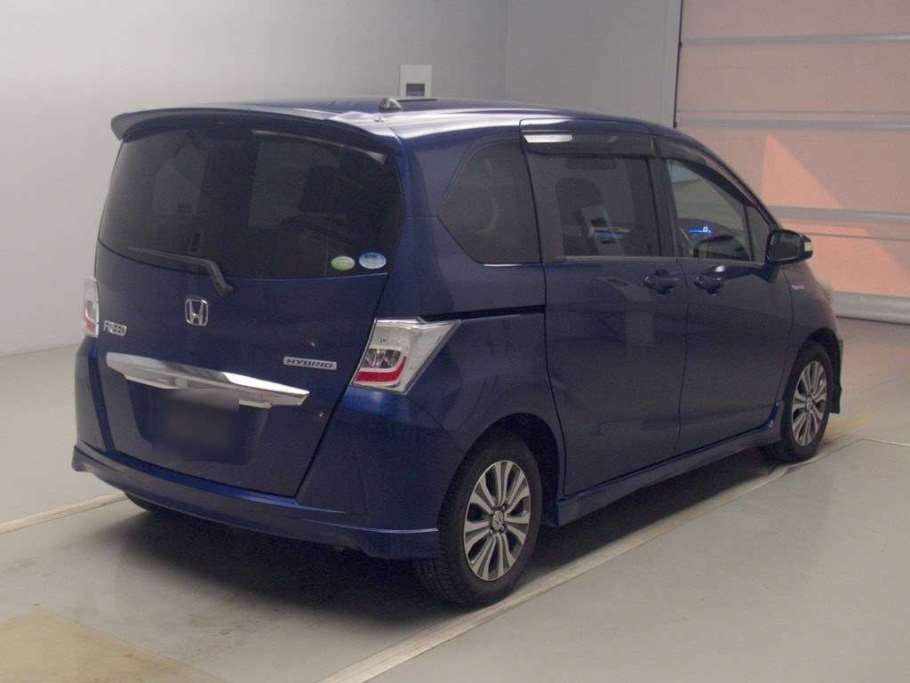 2011 Honda Freed hybrid GP3[1]