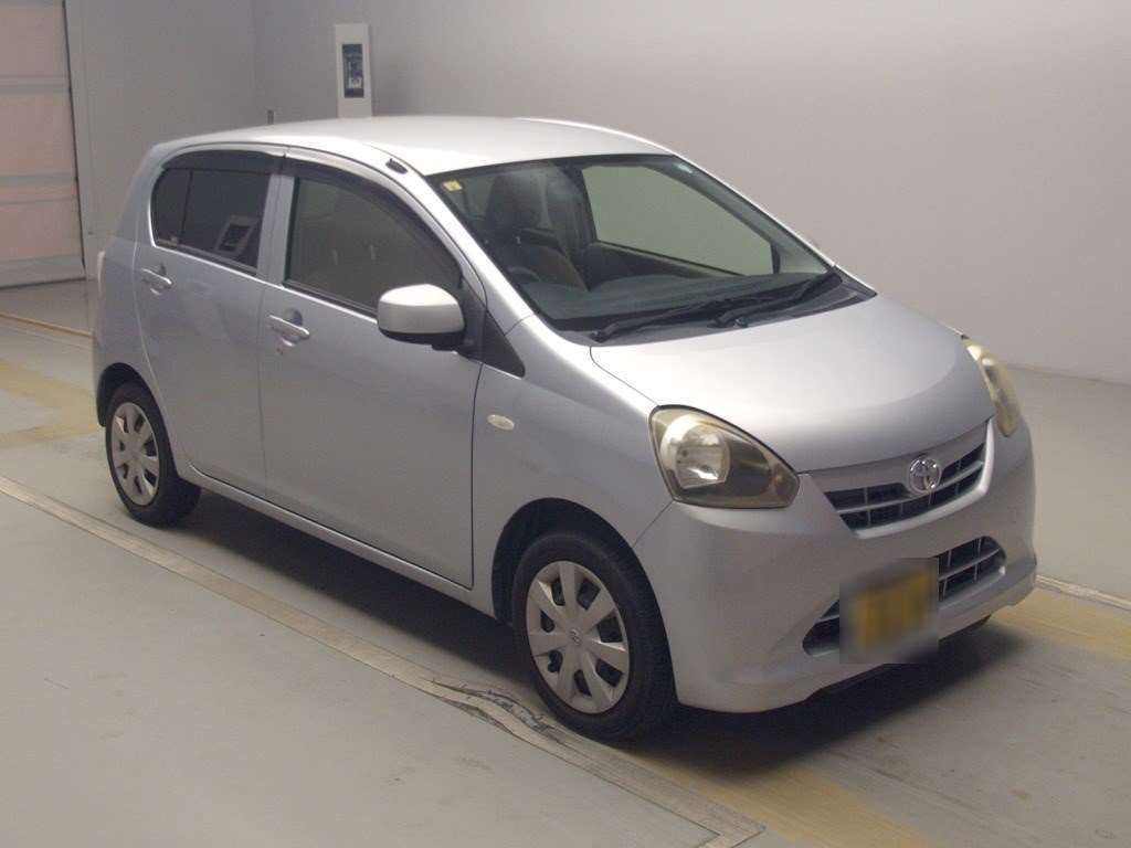 2012 Toyota Pixis Epoch LA300A[2]