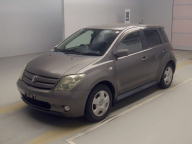 2004 Toyota IST