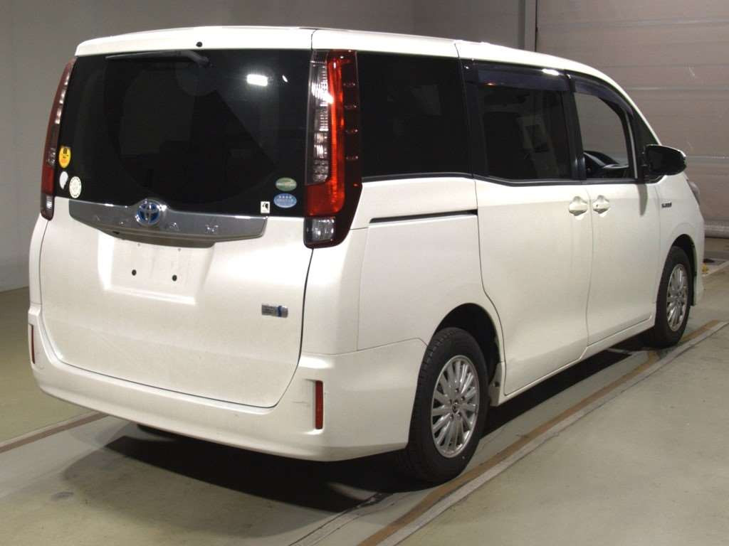 2016 Toyota Noah ZWR80G[1]