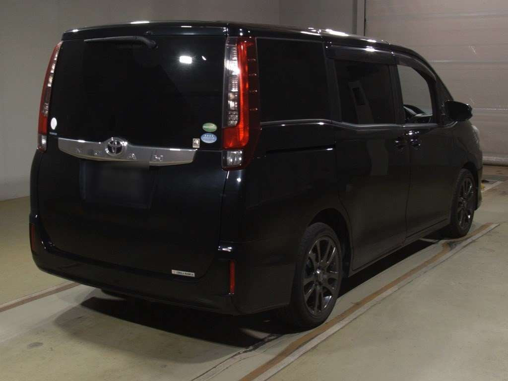 2014 Toyota Noah ZRR80G[1]