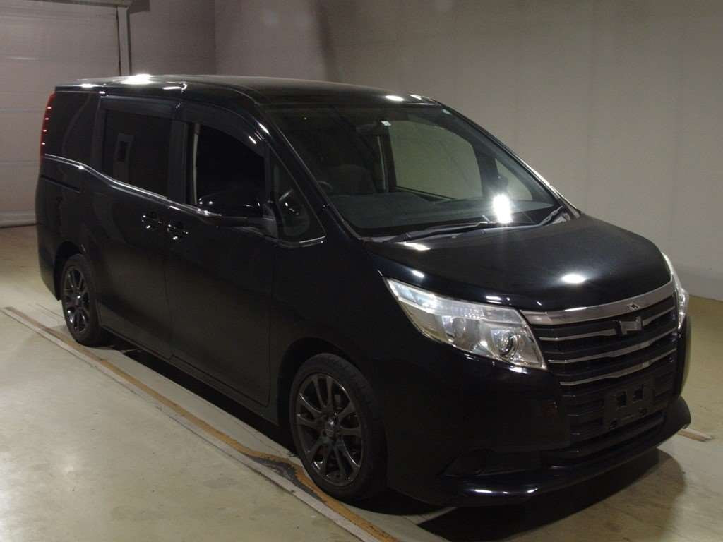 2014 Toyota Noah ZRR80G[2]