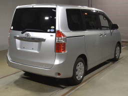 2010 Toyota Noah