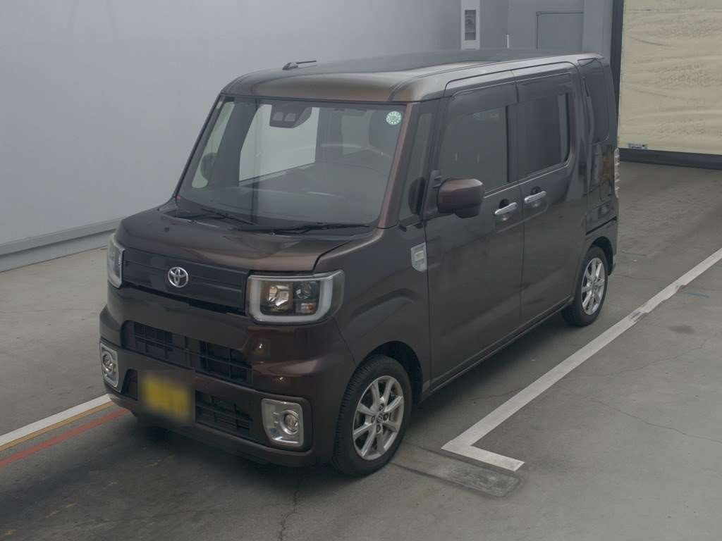 2018 Toyota Pixis Mega LA700A[0]