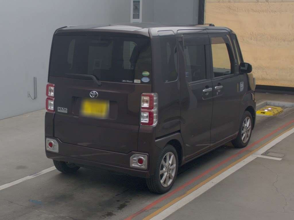 2018 Toyota Pixis Mega LA700A[1]