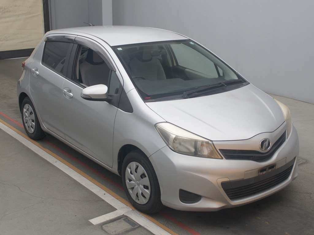 2011 Toyota Vitz NSP130[2]