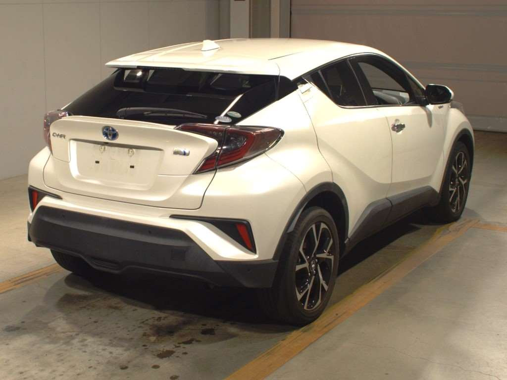 2018 Toyota C-HR ZYX10[1]