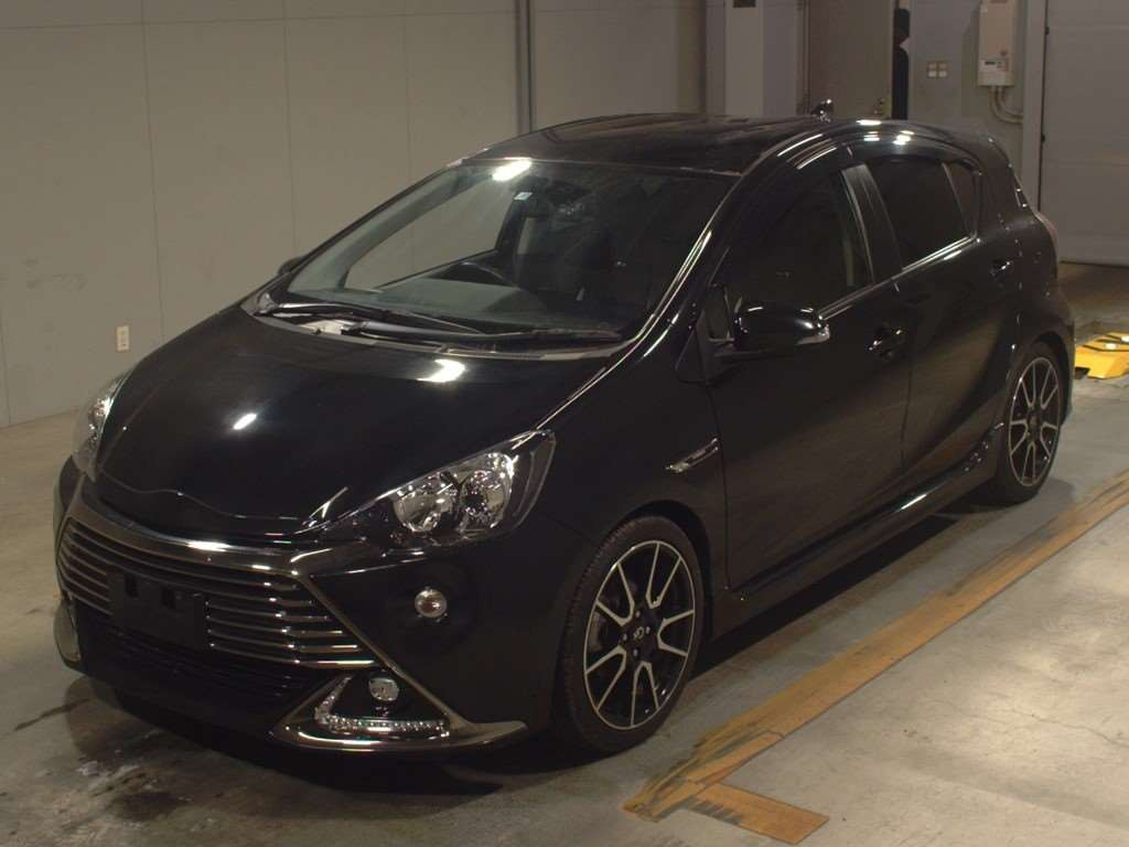 2015 Toyota Aqua NHP10[0]