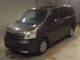 2010 Toyota Noah