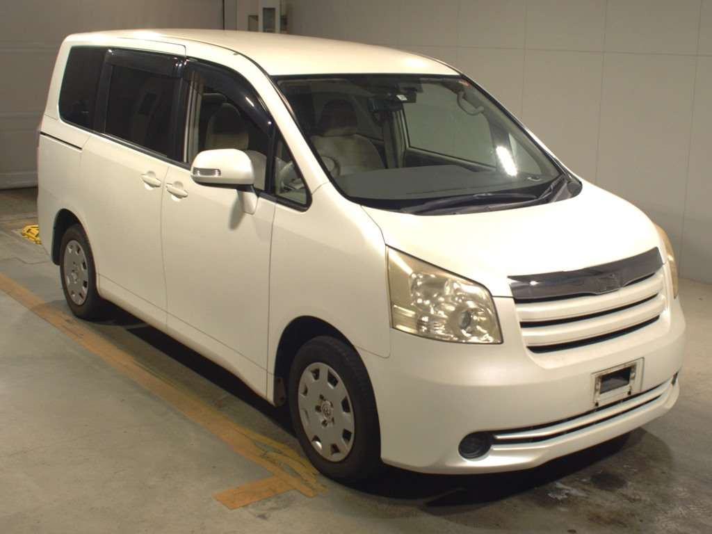 2007 Toyota Noah ZRR70G[2]