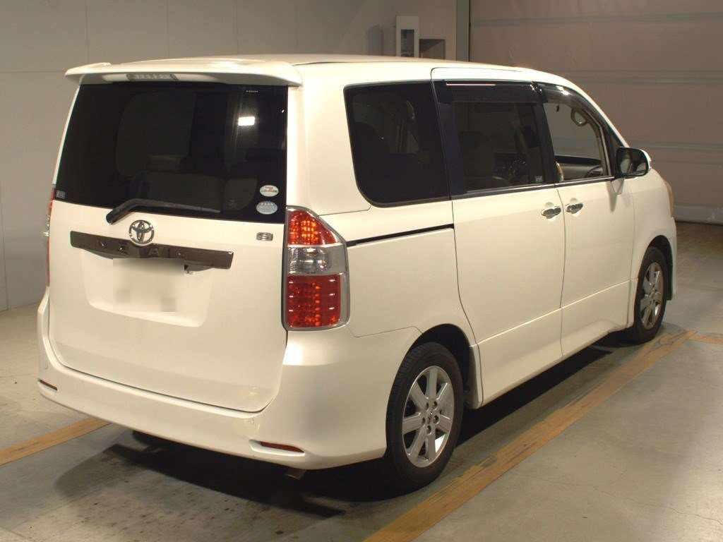 2009 Toyota Noah ZRR70W[1]