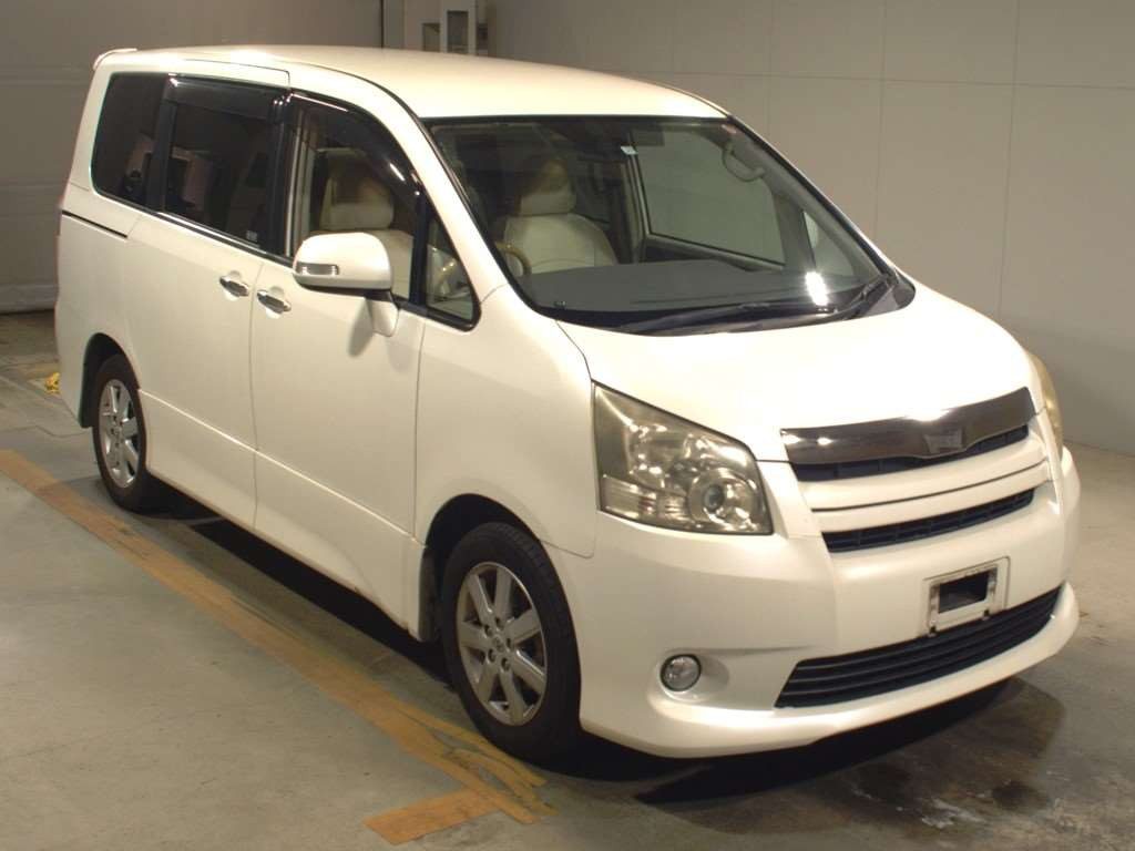 2009 Toyota Noah ZRR70W[2]