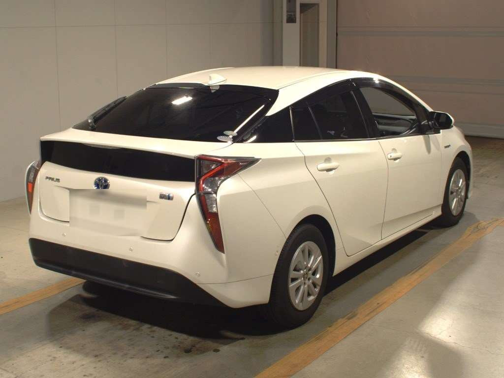 2017 Toyota Prius ZVW50[1]