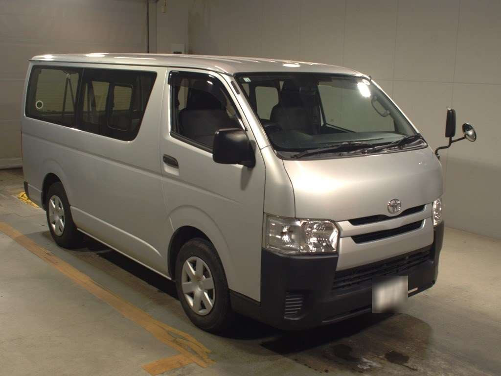 2018 Toyota Regiusace Van TRH200V[2]