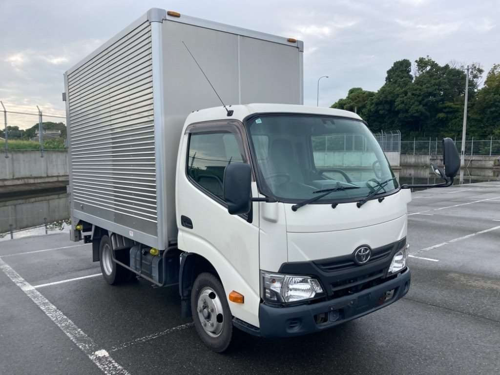 2018 Toyota Dyna Truck XZU605[2]